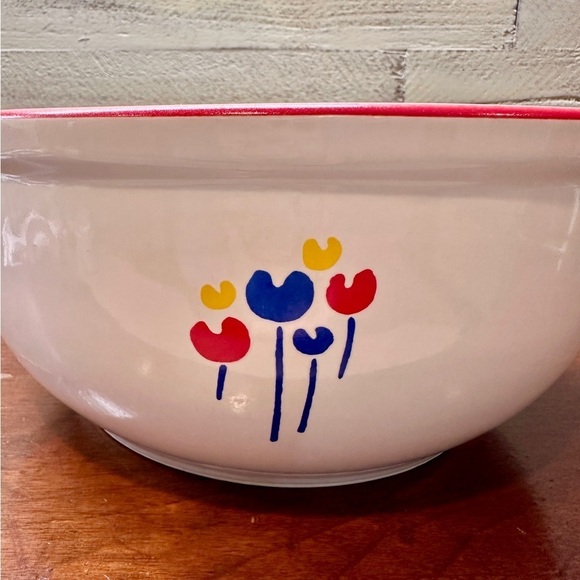 VINTAGE, RIVA DESIGNS, TULIPS, LARGE, WHITE CERAMIC BOWL. RED TRIM ON BOWL RIM. - Picture 3 of 9